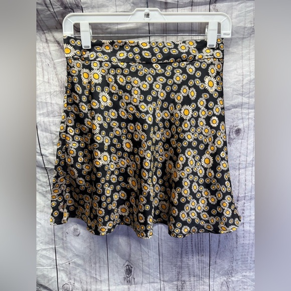 Free People SIZE 2 Phoebe Black Daisy Printed A-Line Skater Mini Skirt - Picture 1 of 6